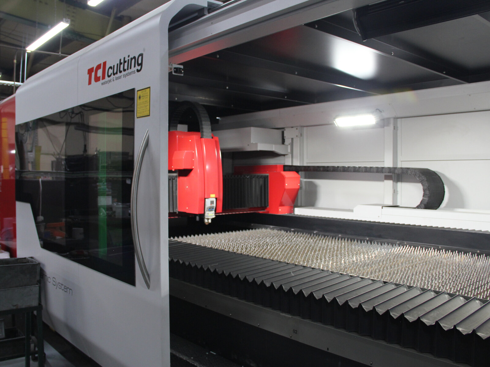 TCI Cutting fibre laser system at the Makefast factory